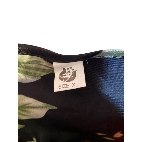 Vintage woman’s CGC Black and Red Floral Nightgown Size XL - Picture 3 of 4